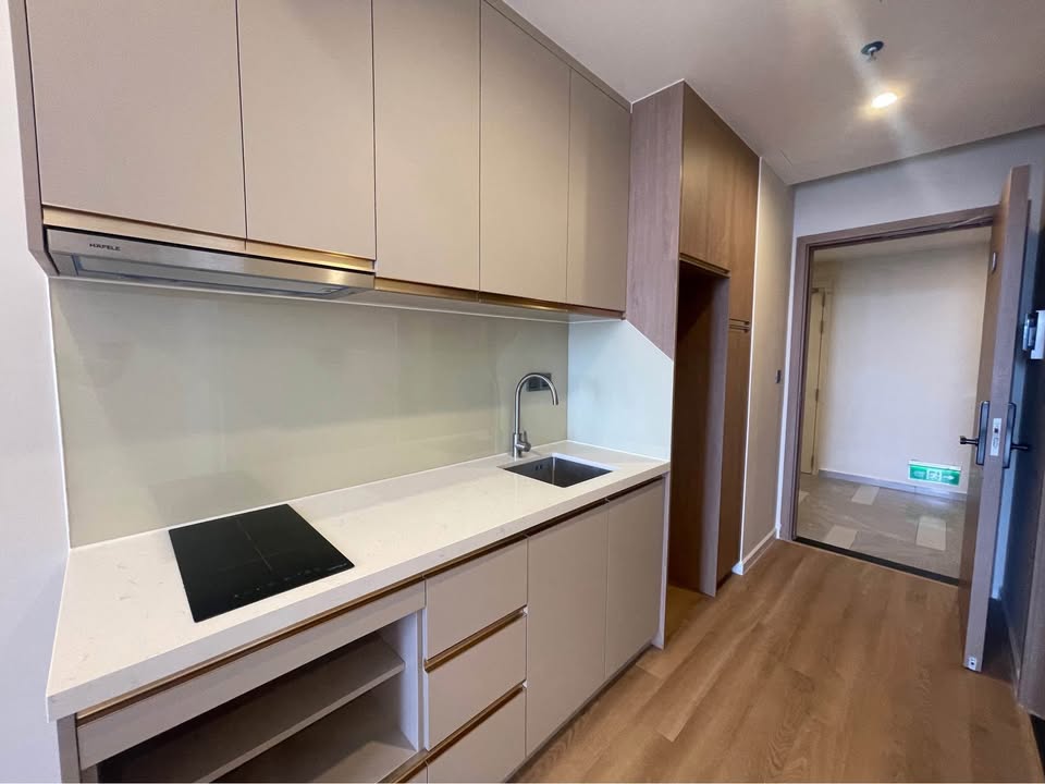 Cần bán Căn hộ chung cư đường Hoàng Quốc Việt, Phường Bãi Cháy, Diện tích 33m², Giá 2.65 Tỷ 8