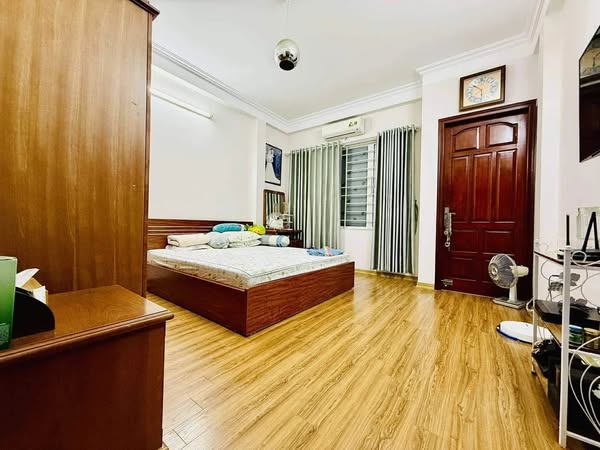 HOÀNG HOA THÁM, BA ĐÌNH, HÀ NỘI - XE CON ĐỖ CỬA - GẦN PHỐ - 45M2 GIÁ NHỈNH 9 TỶ 2
