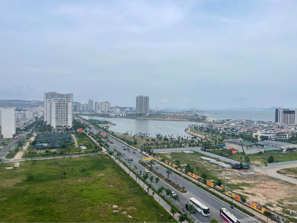 Cần bán Căn hộ chung cư đường Hoàng Quốc Việt, Phường Bãi Cháy, Diện tích 63m², Giá 2.7 Tỷ