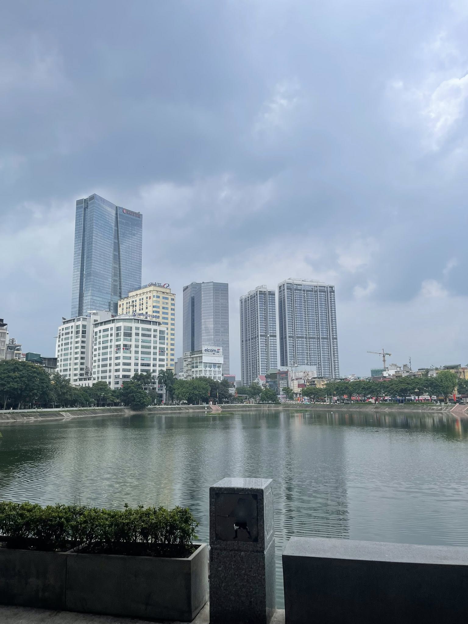 Mặt Phố Phạm Huy Thông Mặt Hồ Mặt Tiền 10M 3 Tầng 19.8 Tỷ SDCC