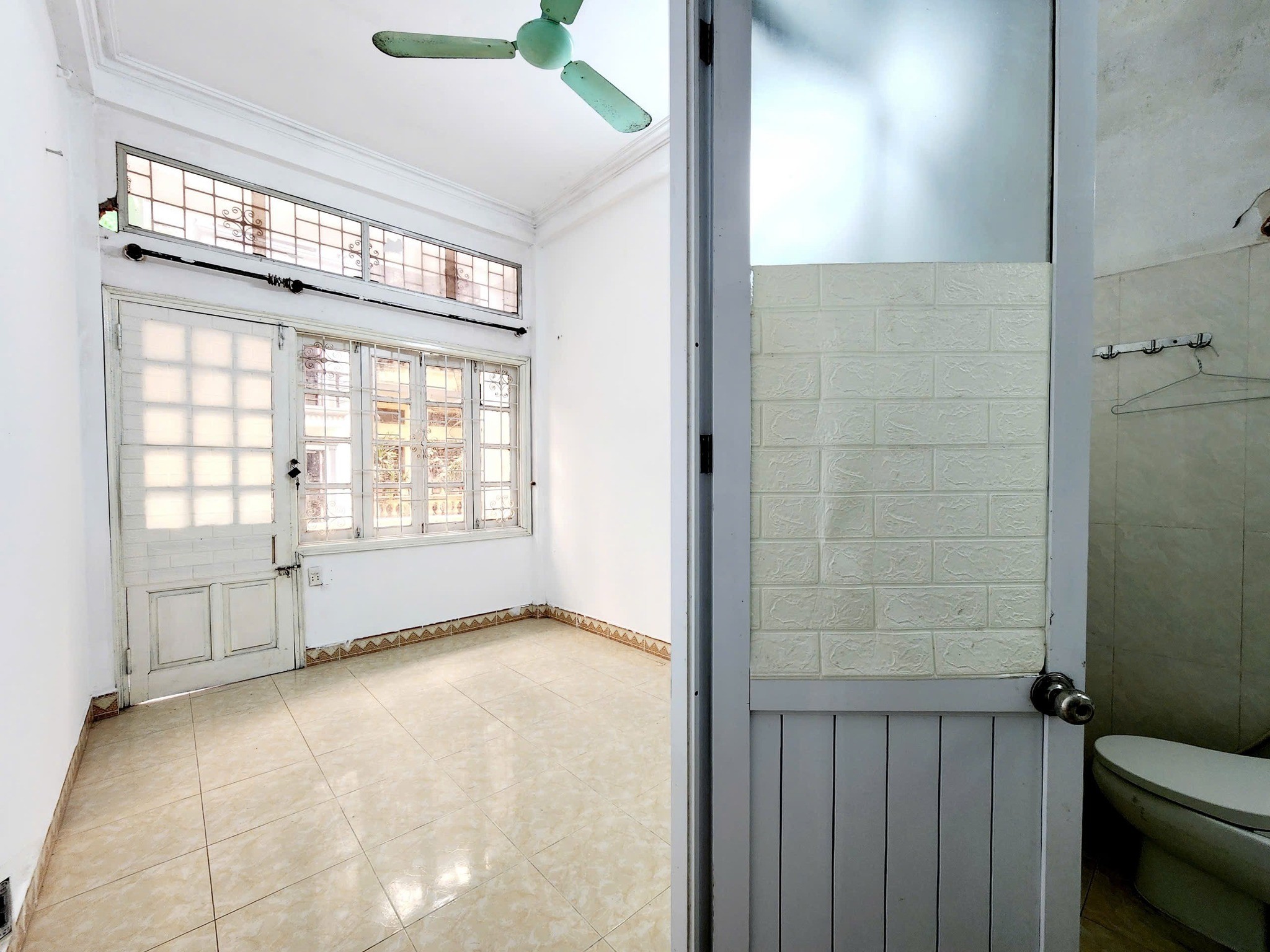 BÁN NHÀ LÃNG YÊN – Ô TÔ ĐỖ CỬA – NGÕ THÔNG –  30M² - 3.2M MT – CHỈ 10.2 TỶ 4