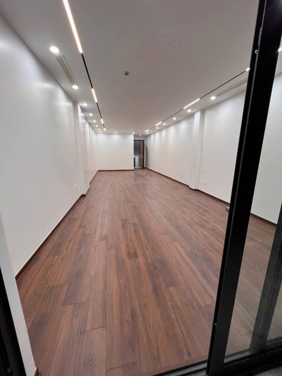 BÁN NHÀ MẶT PHỐ KIM ĐỒNG – 2 MẶT ĐƯỜNG – THANG MÁY – VỈA HÈ RỘNG – 113M² – 46 TỶ 5