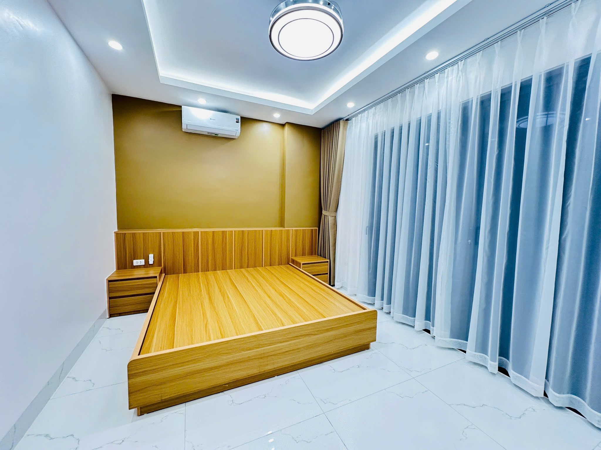 Ô tô Phân lô Thang máy Hoàng Quốc Việt 60m 6T, MT 5m, nhỉnh 25 tỷ 2