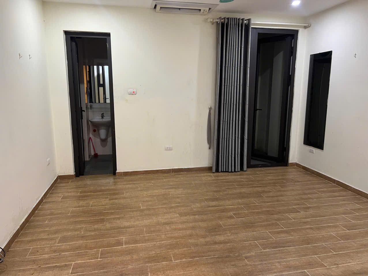 550Tr/m 280M2 Mặt Phố Minh Khai Mặt Tiền 10M  GPXD 2 Hầm 8 Nổi 3 Mặt Thoáng 4