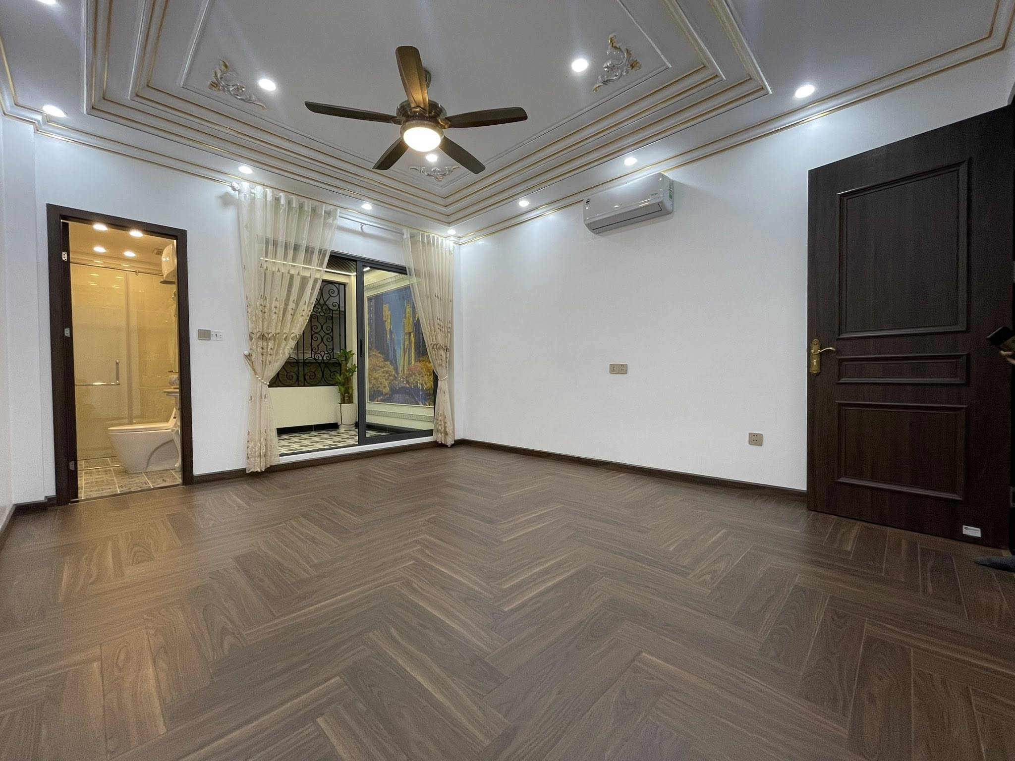 MẶT PHỐ NGÔ GIA TỰ-NHÀ ĐẸP DÂN XÂY-92M 30TỶ-THANG MÁY-FULL NỘI THẤT-KINH DOANH SIÊU ĐỈNH 5