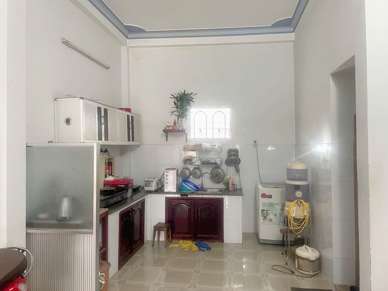 BÁN NHÀ 2 TẦNG ĐƯƠNG 2 Ô TÔ GẦN NHÀ THỜ BA LÀNG GẦN BIỂN VĨNH HOÀ 2