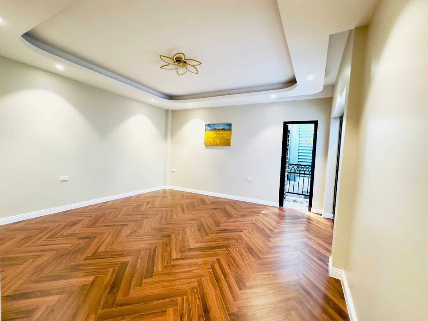 Nhà trên 12 tỷ có ngay em hoa hậu Minh Khai mặt tiền 6m _DT 50m2/5 tầng_Thang máy nhập. 3