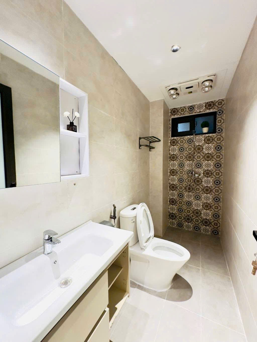 Nhà trên 12 tỷ có ngay em hoa hậu Minh Khai mặt tiền 6m _DT 50m2/5 tầng_Thang máy nhập. 4