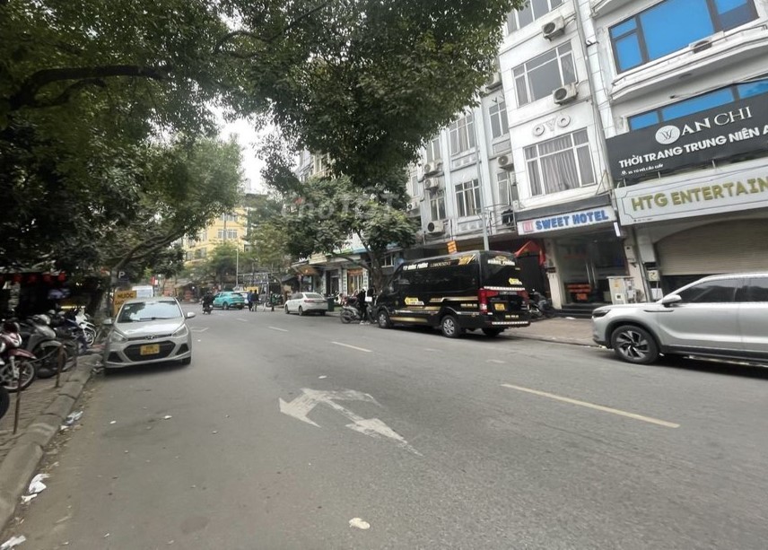 Bán nhà Trung Hòa – Cầu Giấy: 70m2, gần Big C, ô tô vào nhà – giá 11 tỷ 3