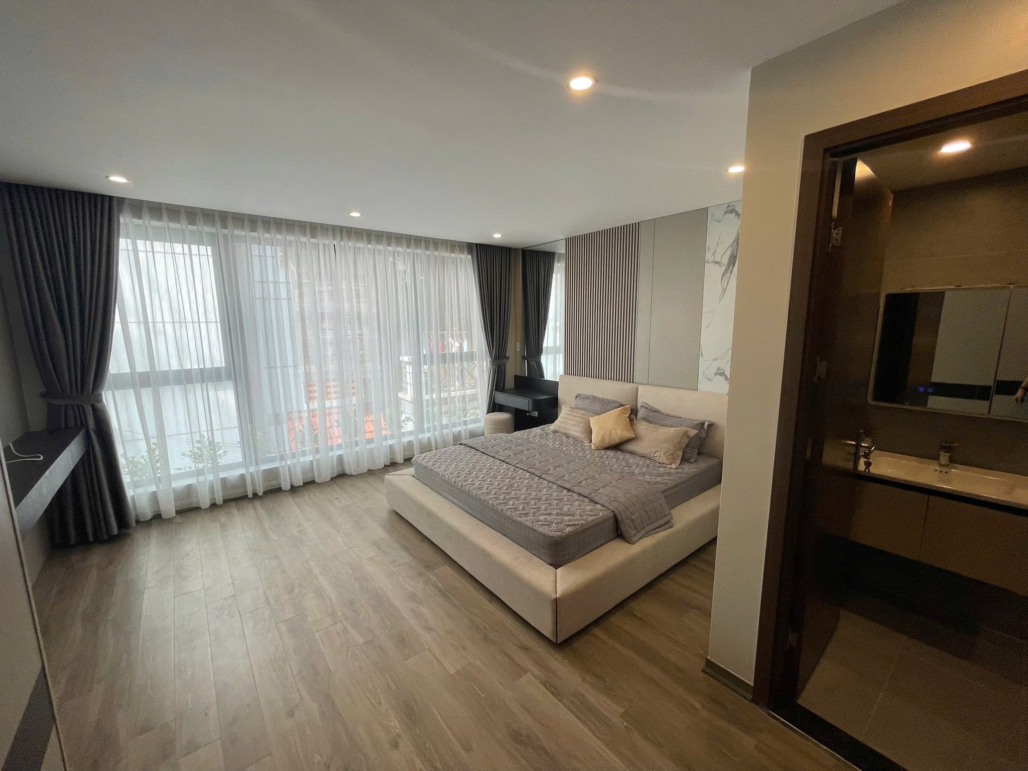 CỰC HIẾM! NHÀ PHÂN LÔ ĐẠI HỌC SƯ PHẠM – TRẦN QUỐC HOÀN - 68M2 - 6 TẦNG - GARA - THANH MÁY - CHỈ 16 3