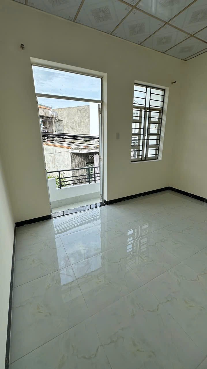 Bán nhà đẹp 2 tầng 3PN đường oto khu Hòn Xện Vĩnh Hòa giá rẻ 3ty5- Diện tích 4m x 15,57m.- 3