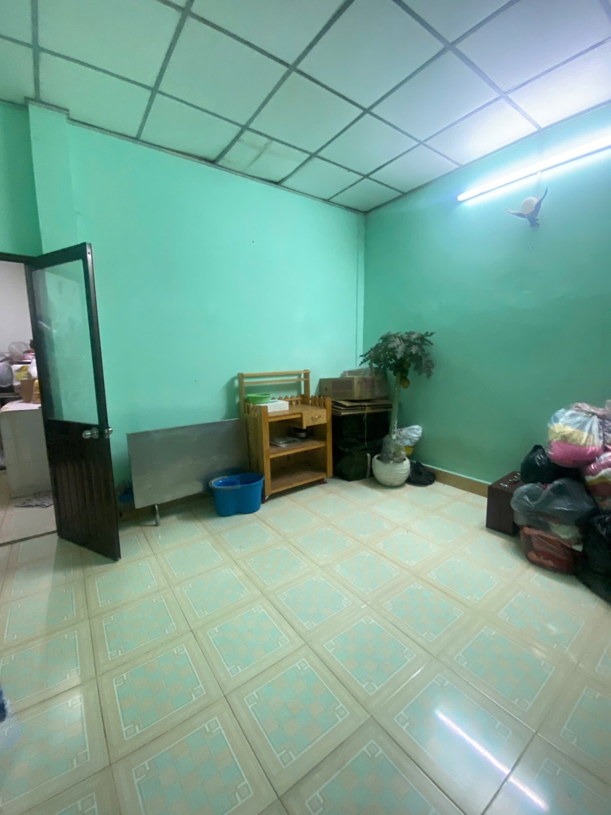 Bán nhà mặt tiền Thạch Lam-ngang 5.4m-4 tầng-4PN-sổ vuông-11 tỷ hơn 3