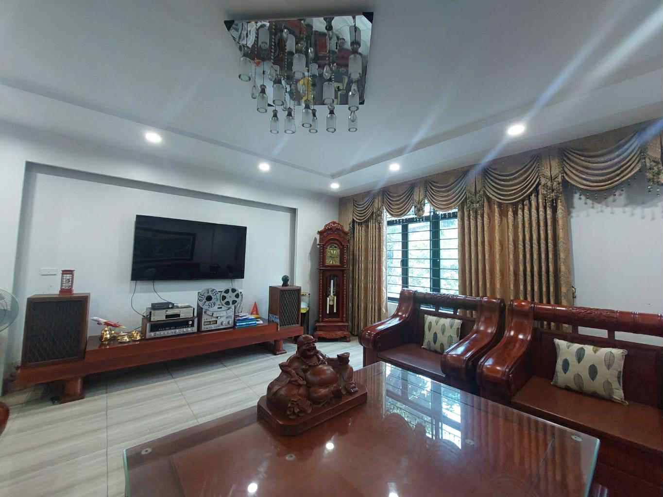 Siêu phẩm Lâm Hạ view vườn hoa, 81m x 5 tầng, mặt tiền 6m, vỉa hè, 3 ôtô tránh nhau 2