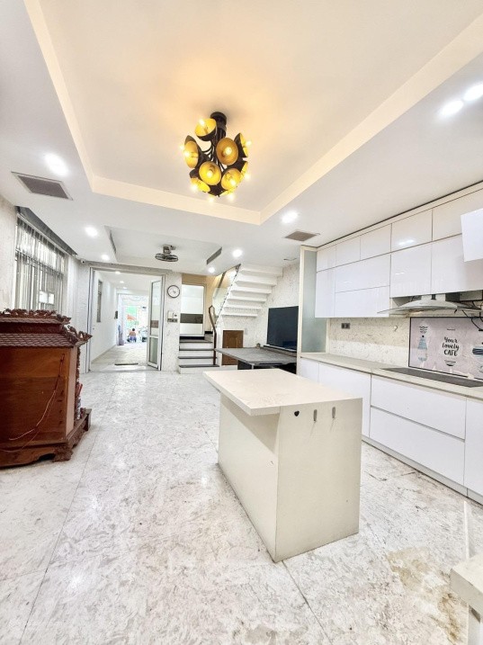 Bán nhà mặt tiền 4 Tầng, 106m2 (4.4x24) Âu Dương Lân, Quận 8, Sổ Hồng hoàn công, 18.5 tỷ