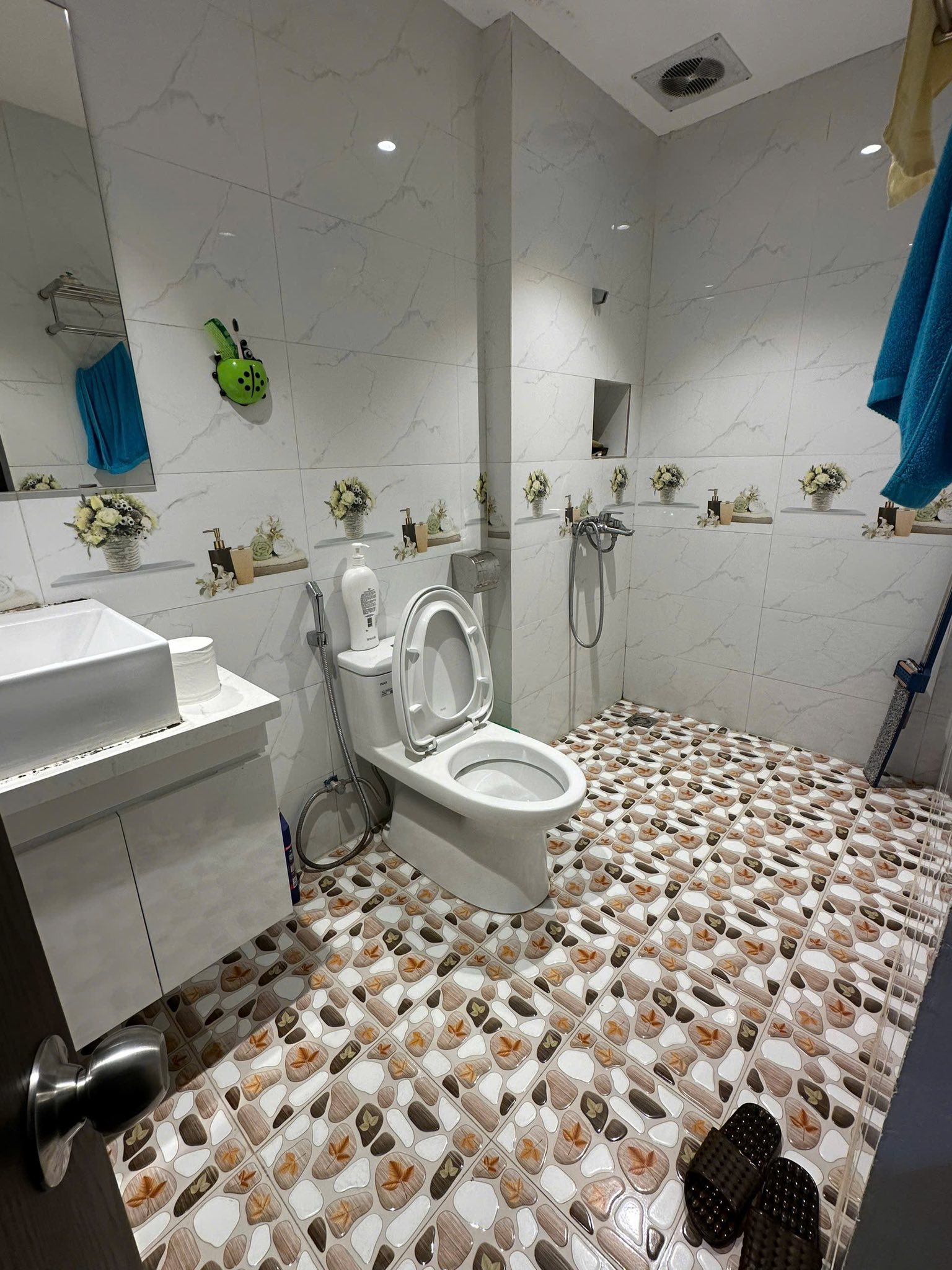 Hiếm Có Tại Võng Thị, Bưởi, Tây Hồ – Lô Góc 84m², Mặt Tiền Khủng 8.2m, Gần Hồ Tây – Giá  20.9 Tỷ 9