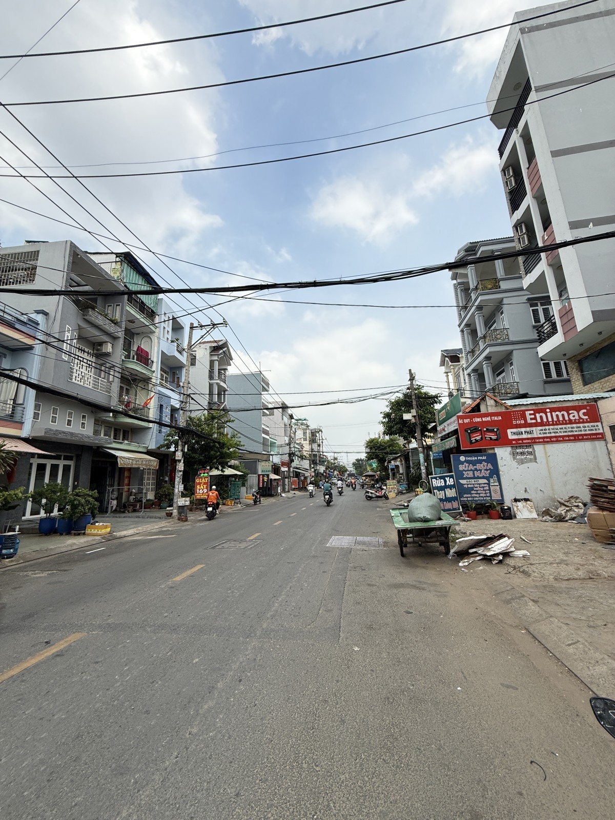 Bán nhà mặt tiền Lý Thánh Tông-ngang 4.6m-4PN-nở hậu-kinh doanh tấp nập-giá tốt