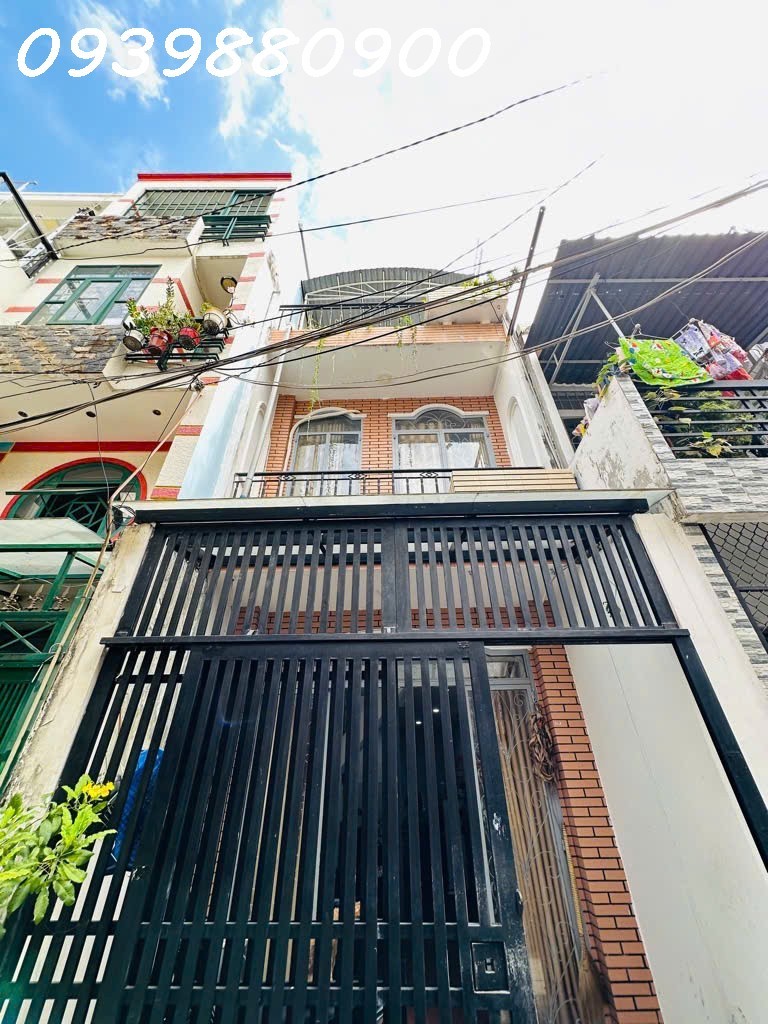 Phú Nhuận, sát mặt tiền - 40m2 - 6,45Tỷ TL
