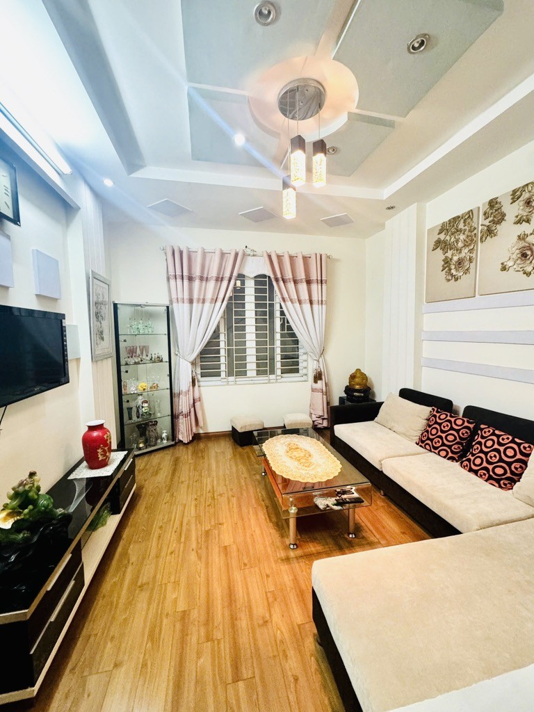 Bán nhà 40m2x5 tầng trung tâm quận Ba Đình, Gần phố, 2 thoáng, An sinh tốt, Tặng nội thất 2
