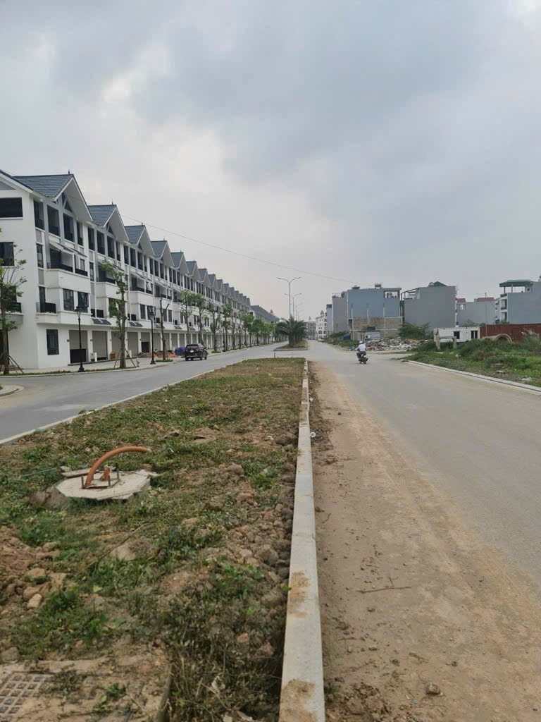 110m2 DỊCH VỤ THĂNG LONG 9, LAI XÁ, MẶT ĐƯỜNG 30m, VIEW KĐT HINODE, MẢNH ĐẤT ĐẸP XÂY TOÀ NHÀ 7 TẦNG 2