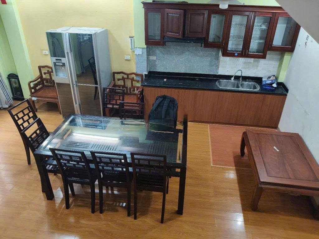 Cho thuê nhà riêng ngõ 139 Nguyễn Ngọc Vũ - Cầu Giấy 42m x 5T giá 20TR, ở và kinh doanh
