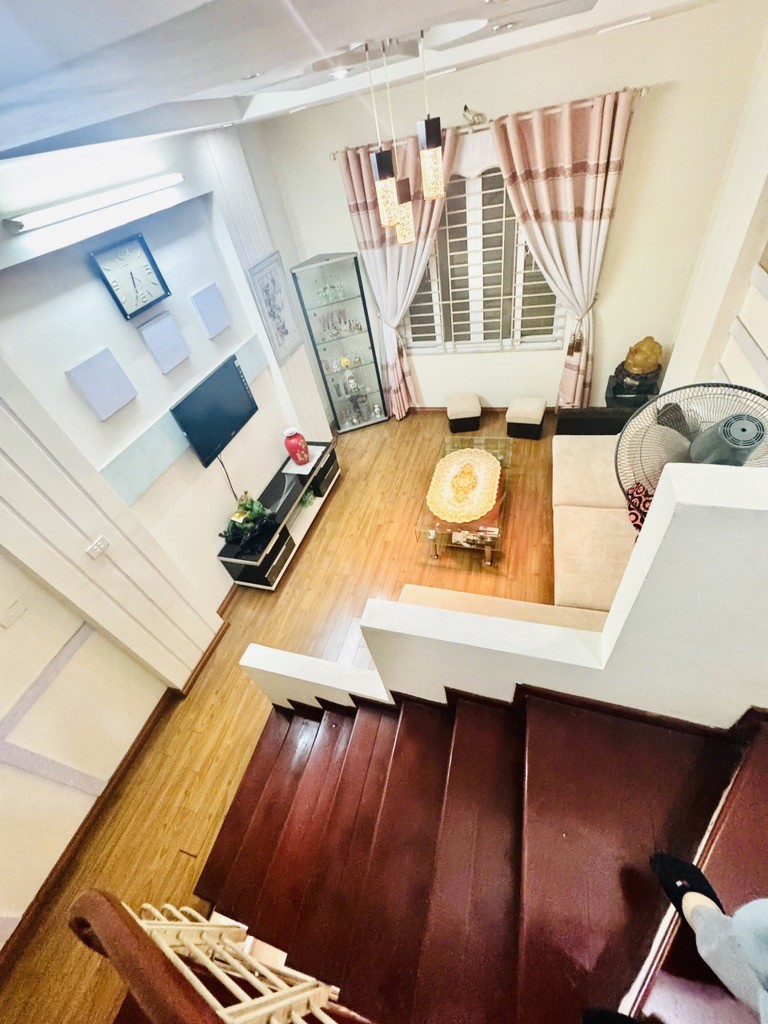 Bán nhà 40m2x5 tầng trung tâm quận Ba Đình, Gần phố, 2 thoáng, An sinh tốt, Tặng nội thất 5
