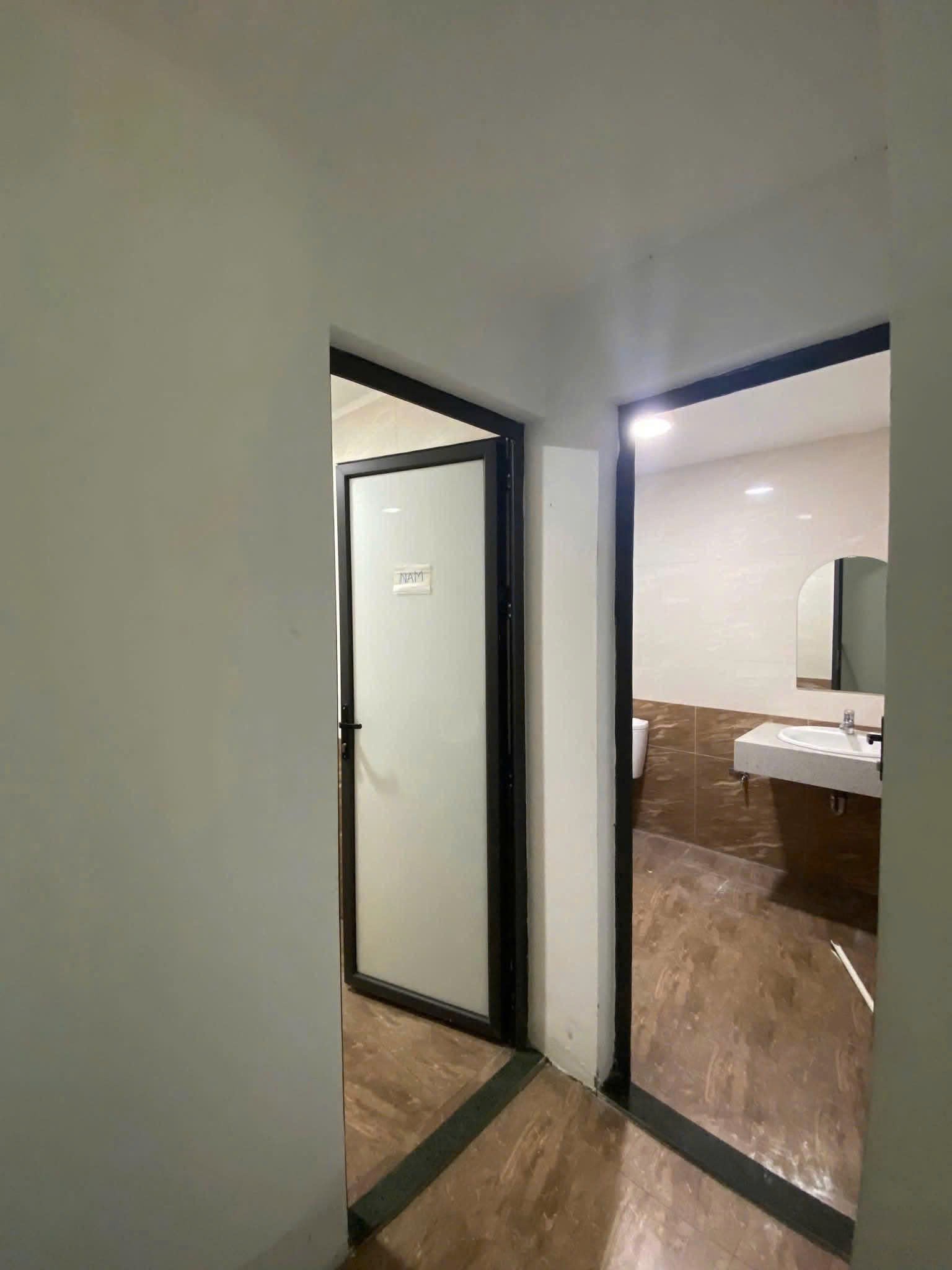 Cho thuê nhà liền kề ở Trung Hòa, Cầu Giấy 150m x 5T - 8P  giá 65 triệu, đường ô tô tránh 6