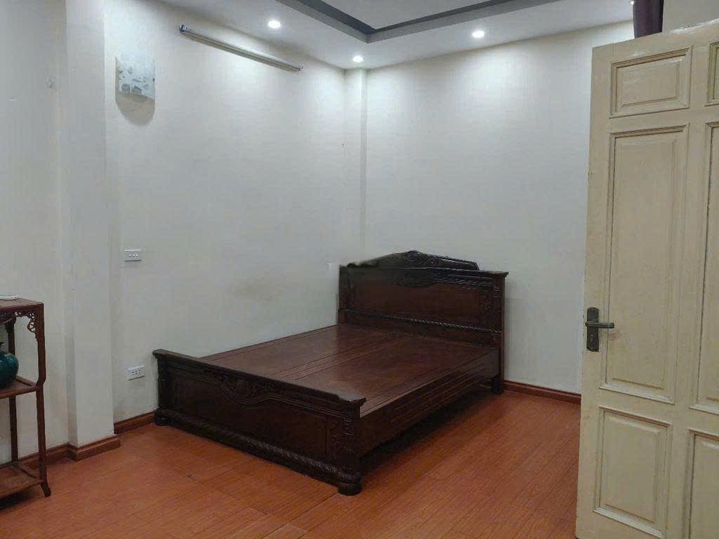 Cho thuê nhà riêng ngõ 139 Nguyễn Ngọc Vũ - Cầu Giấy 42m x 5T giá 20TR, ở và kinh doanh 2