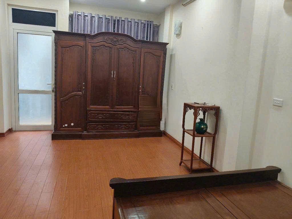 Cho thuê nhà riêng ngõ 139 Nguyễn Ngọc Vũ - Cầu Giấy 42m x 5T giá 20TR, ở và kinh doanh 3