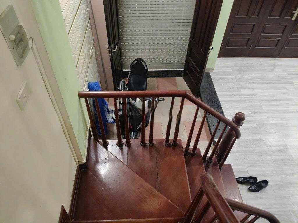 Cho thuê nhà riêng ngõ 139 Nguyễn Ngọc Vũ - Cầu Giấy 42m x 5T giá 20TR, ở và kinh doanh 4