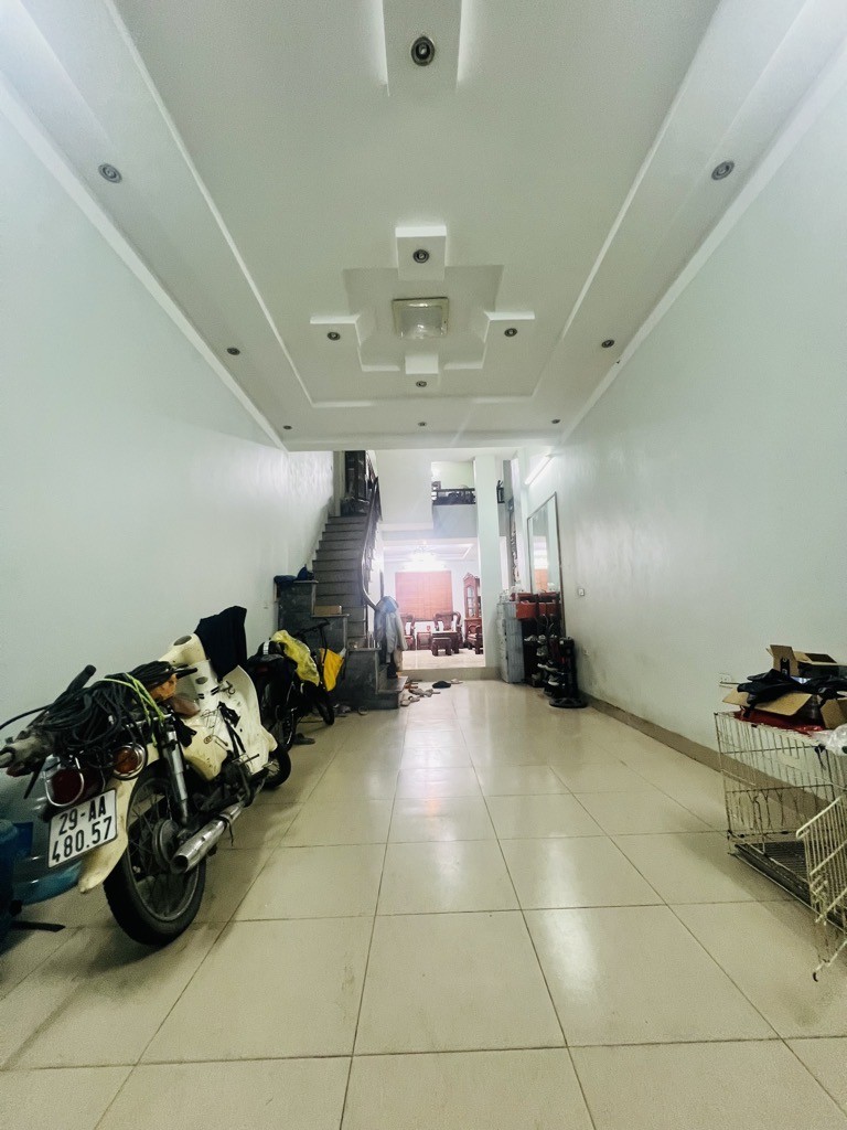 PHÂN LÔ - VỈA HÈ, Ô TÔ TRÁNH ĐỖ - NHÀ 2 THOÁNG CÓ GIẾNG TRỜI, CÓ THỂ LẮP THANG MÁY - KD, LÀM 2