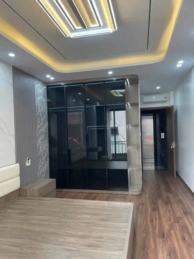 NHÀ MỚI 6 TẦNG Ô TÔ VÀO NHÀ Phố Nguyễn Văn Linh-Long Biên 43.1m2,mặt tiền 3.6m, 9.3 tỷ. 4