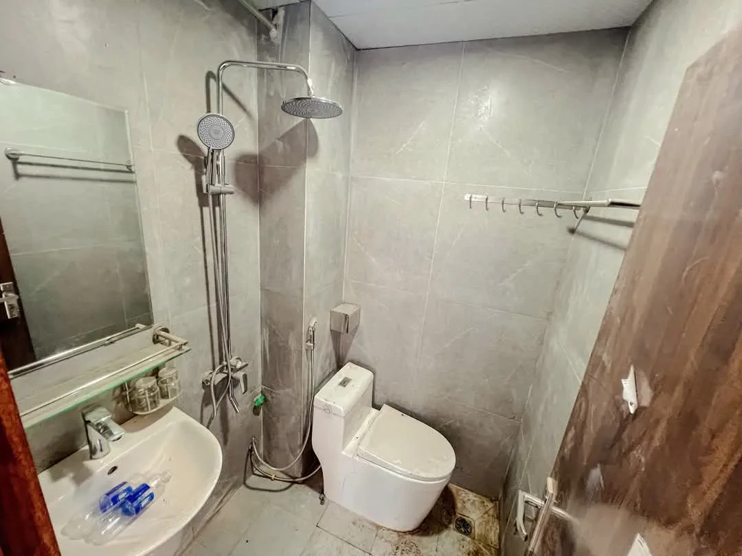 BÁN CĂN HỘ DÒNG TIỀN Phố Thạch Bàn-Long Biên  50m2 X 6 tầng,mặt tiền 4m, 8.8 tỷ. 5