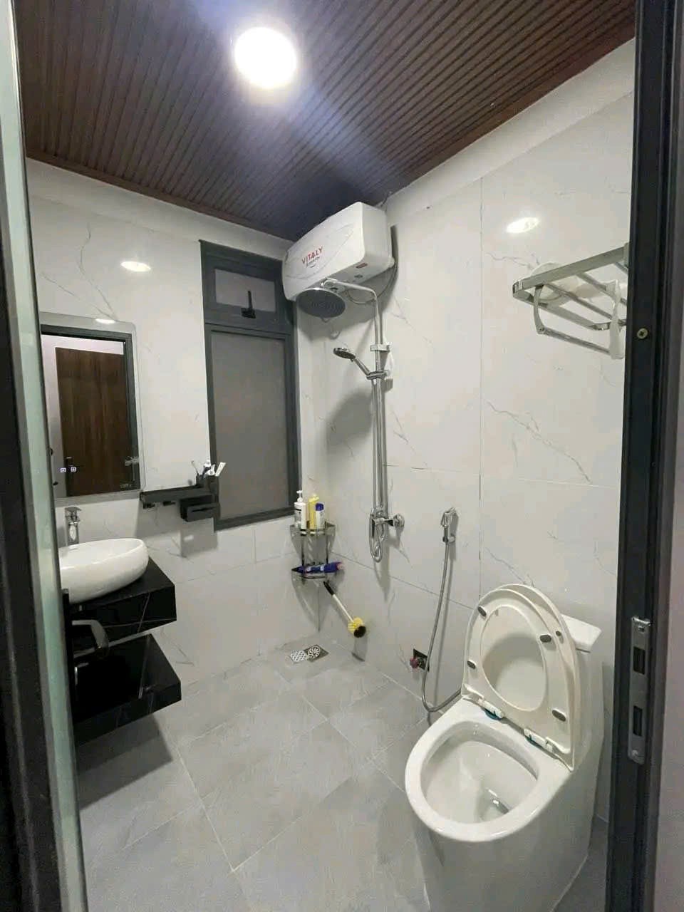 BÁN GẤP BIỆT THỰ GẦN 250m2 VỪA Ở VỪA CÓ CĂN HỘ CHO THUÊ - CÓ NGUỒN THU NHẬP CỐ ĐỊNH 4
