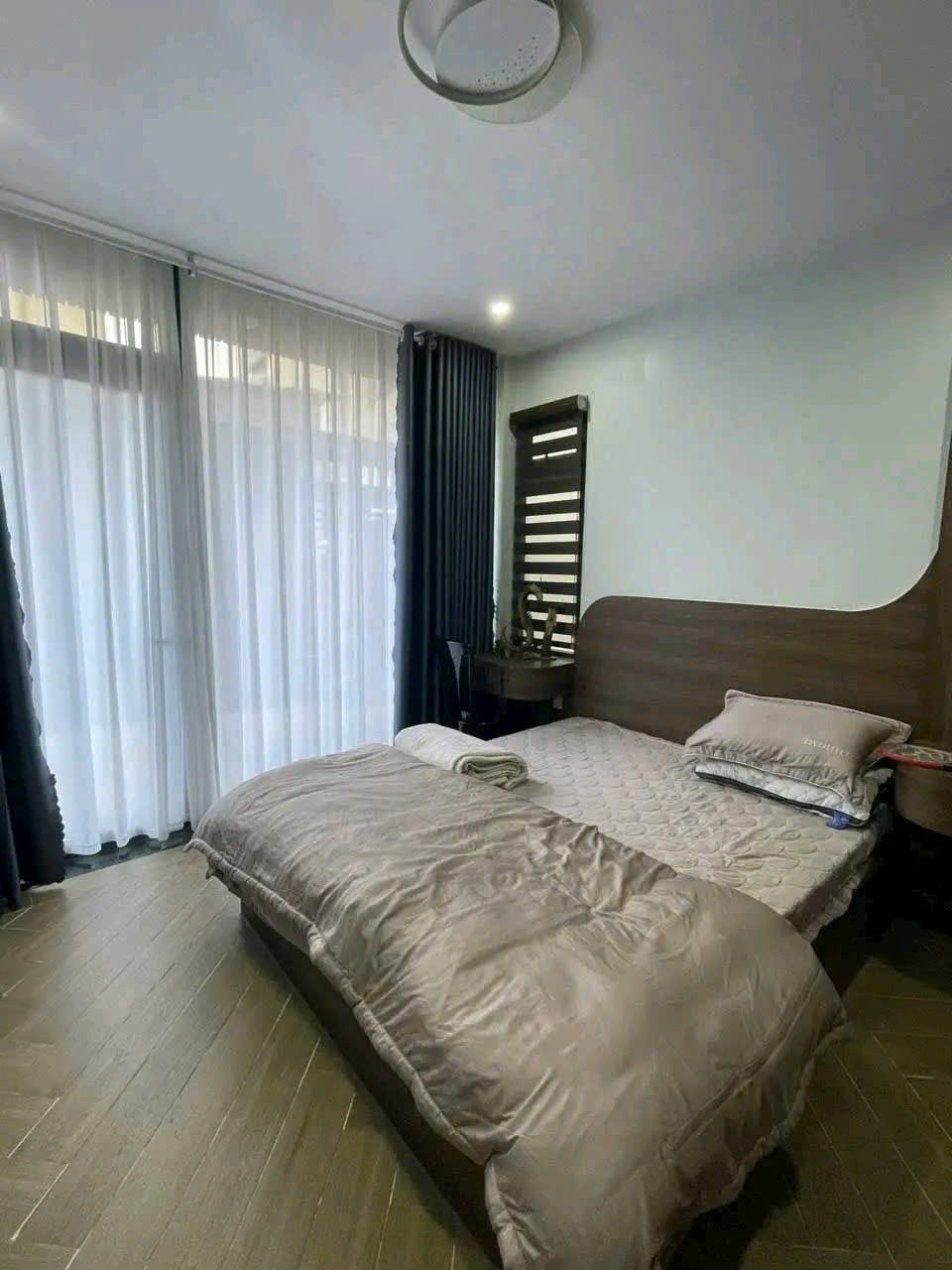 BÁN GẤP BIỆT THỰ GẦN 250m2 VỪA Ở VỪA CÓ CĂN HỘ CHO THUÊ - CÓ NGUỒN THU NHẬP CỐ ĐỊNH 3
