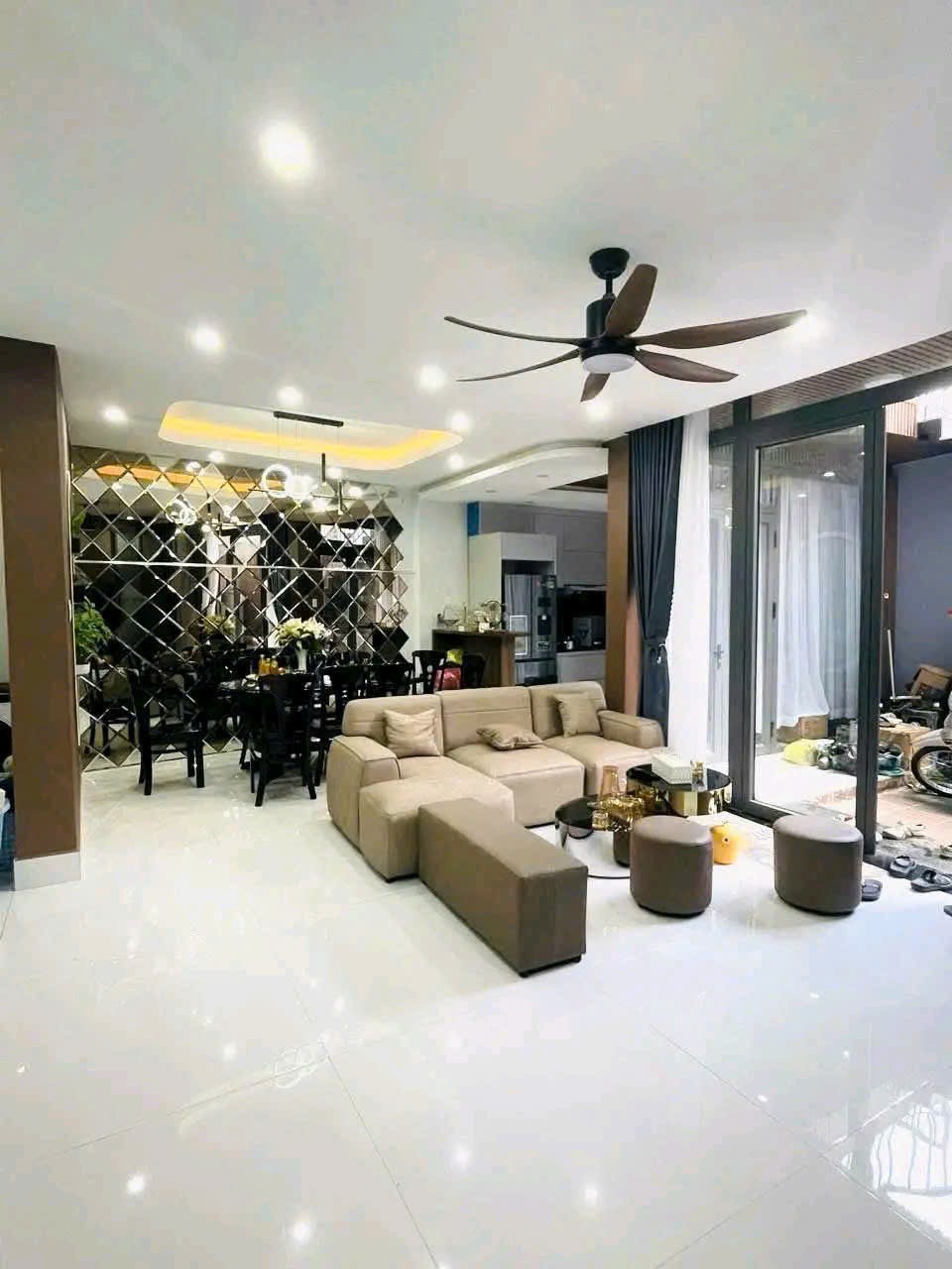 BÁN GẤP BIỆT THỰ GẦN 250m2 VỪA Ở VỪA CÓ CĂN HỘ CHO THUÊ - CÓ NGUỒN THU NHẬP CỐ ĐỊNH