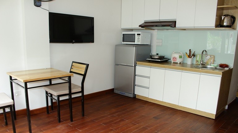 Cho thuê căn hộ dịch vụ tại Hàm Long, Hoàn Kiếm, 45m2, 1PN, ban công, nội thất hiện đại 2