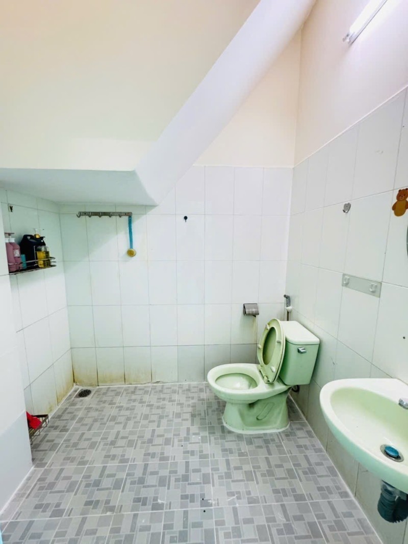Bán nhà chiều ngang 9m, DT 107m2 - hẻm xe tải 5m Đ. Âu Cơ, Tân Phú 5