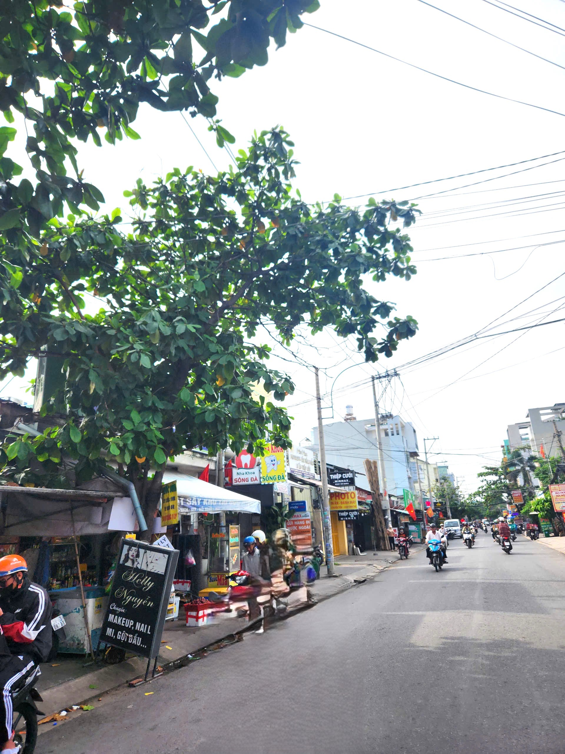 BÁN NHÀ QUỐC LỘ 13 - GẦN CHỢ BÌNH TRIỆU - GẦN 65M2 - NHỈNH  4 TỶ - SỔ VUÔNG VỨC 2