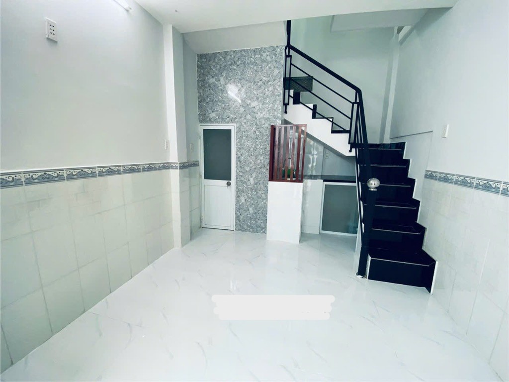 Hơn 2 tỷ có nhà SHR 3 tầng Lý Thường Kiệt, nở hậu, hẻm 3m thông 4