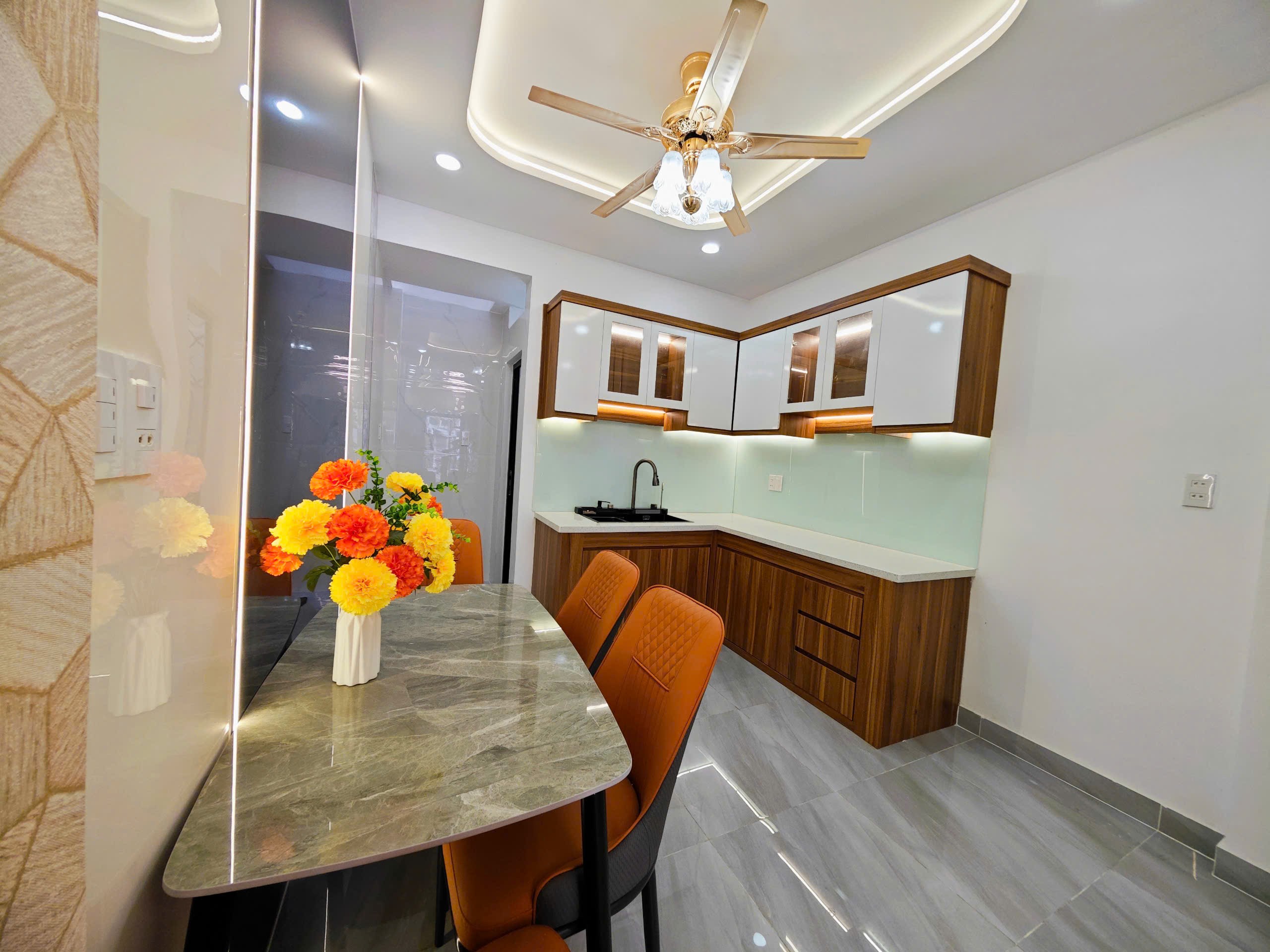 NHÀ ĐẸP 2 TẦNG GẦN EMART PHAN HUY ÍCH - ÔTÔ ĐỖ CỬA - 40m2 - FULL NỘI THẤT – NHỈNH NHẸ 4TỶ 3