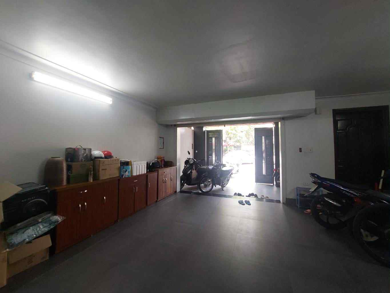 Siêu phẩm Lâm Hạ view vườn hoa, 81m x 5 tầng, mặt tiền 6m, vỉa hè, 3 ôtô tránh nhau 4