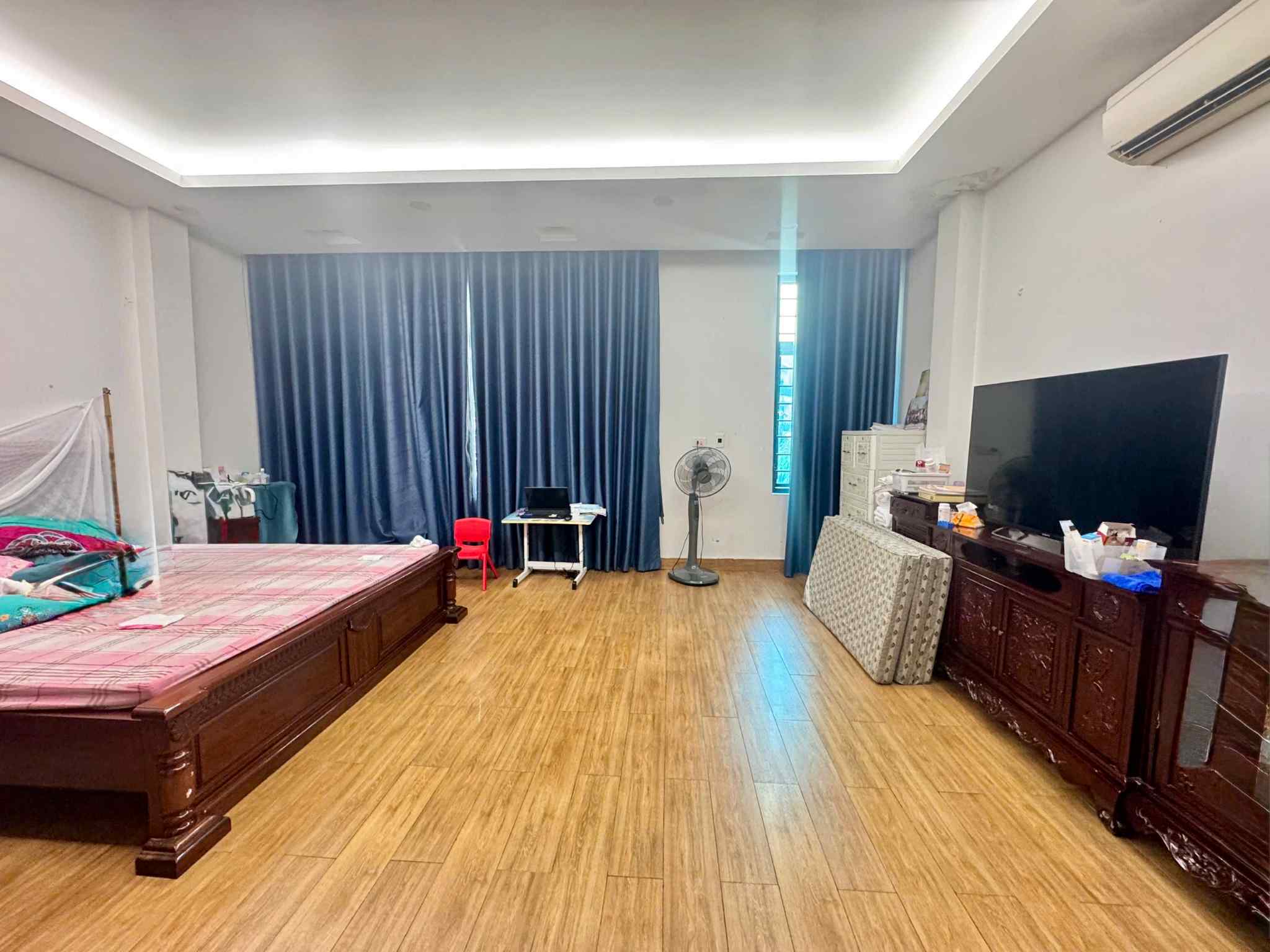 Siêu phẩm Lâm Hạ view vườn hoa, 81m x 5 tầng, mặt tiền 6m, vỉa hè, 3 ôtô tránh nhau 5