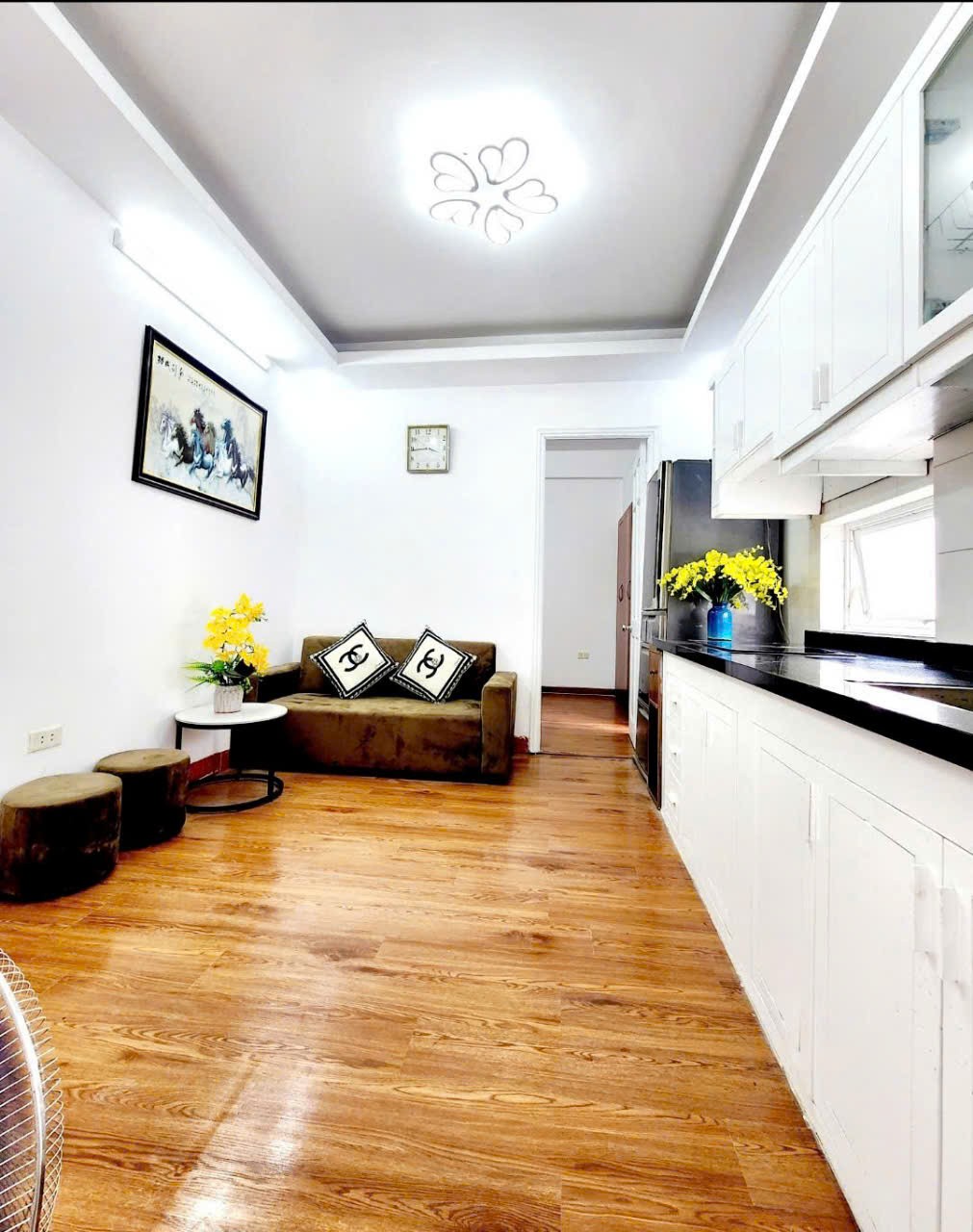 Bán căn hộ CCMN ngõ 1008 Đường Láng, Đống Đa 60m, 2 ngủ full đồ giá 1.730 tỷ