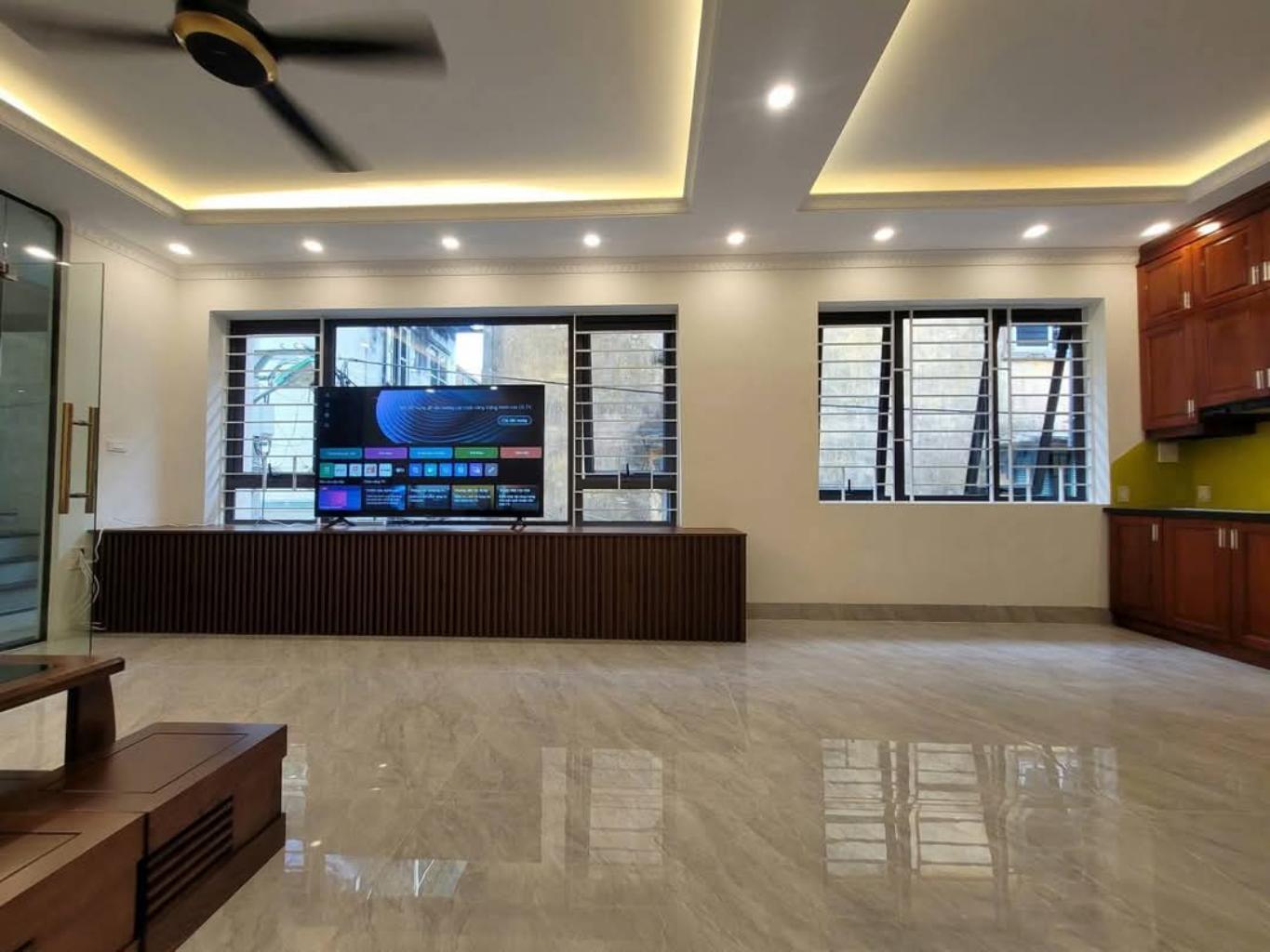 Cần bán Nhà mặt tiền đường Thạch Bàn, Phường Thạch Bàn, Diện tích 60m², Giá 13.9 Tỷ
