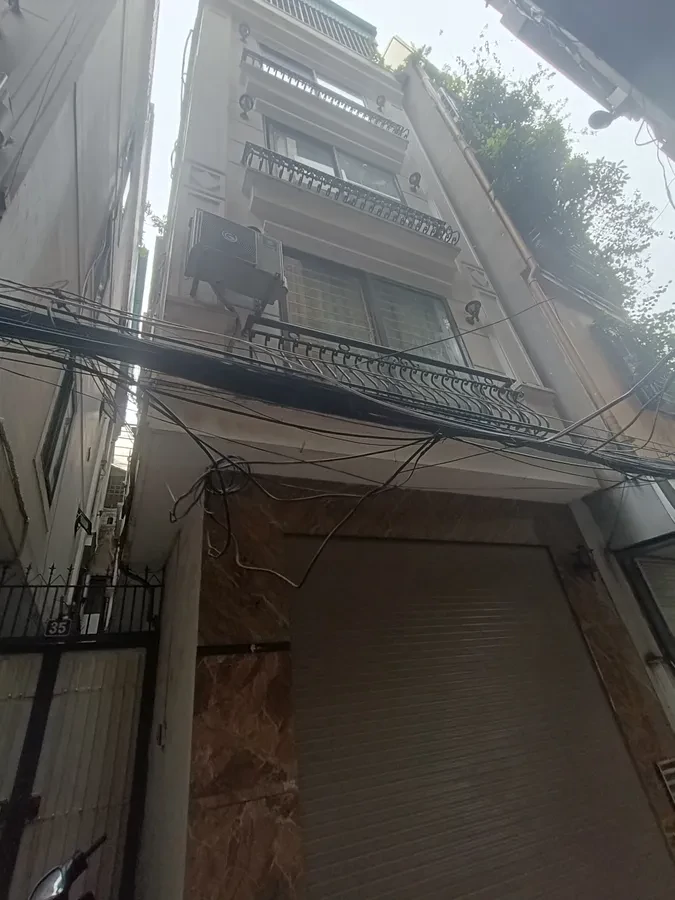 Cần  Bán nhanh nhà phố đường  8/3. 33m2.  5 tầng.  mặt tiền4m. giá đẹp  6 tỷ Hai Bà Trưng Hà Nội