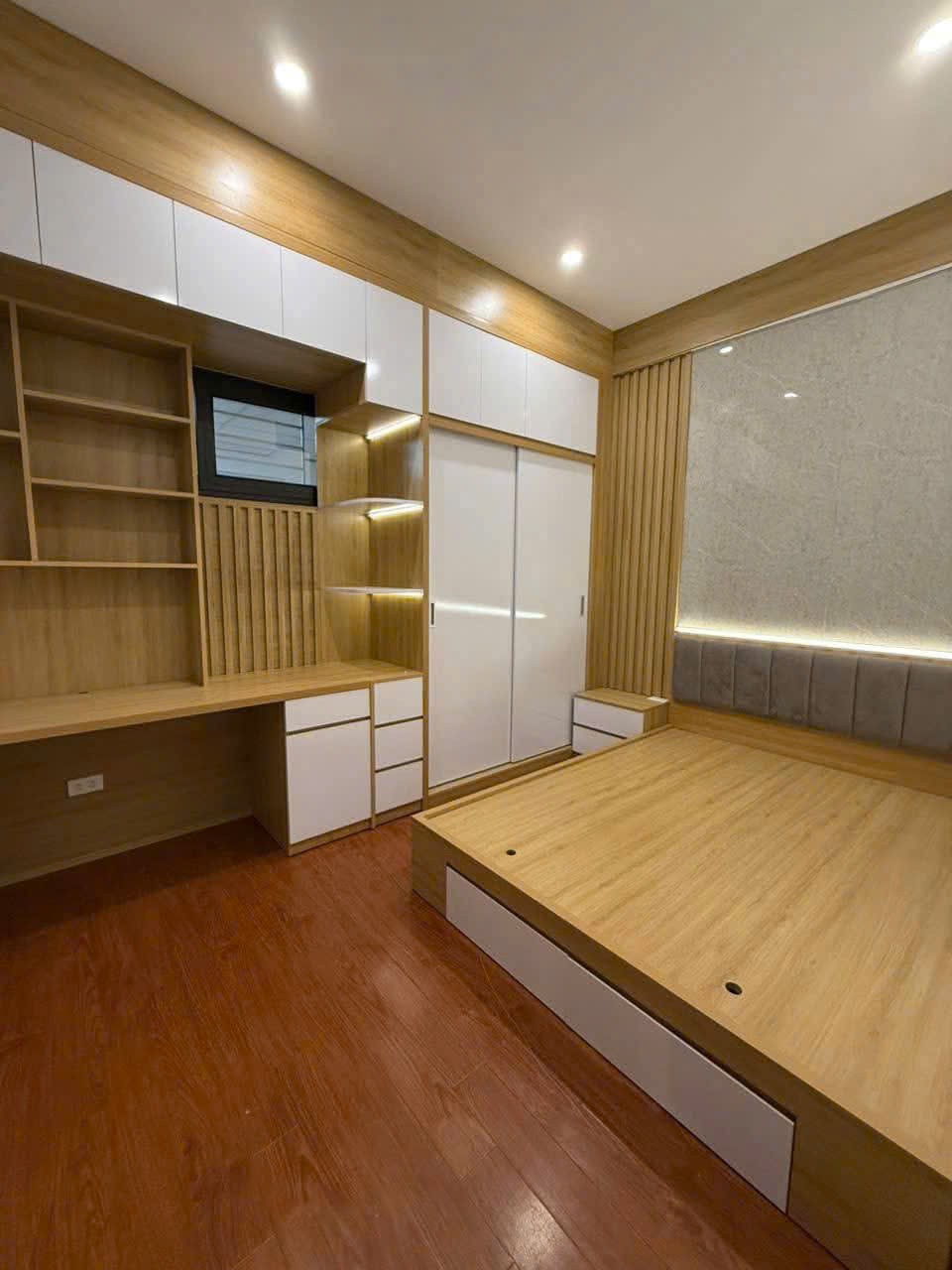 Bán nhà 40m², 5 tầng, 4PN, 4WC, Tân Mai, Hoàng Mai, 7.6 tỷ