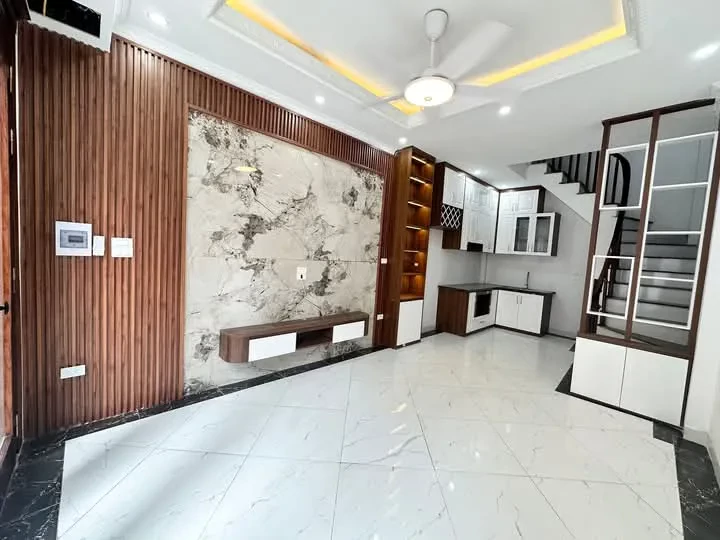 Bán nhà 5 tầng Tựu Liệt, 36m2, mặt tiền 4m10, vào ở ngay, chỉ 5.8 tỷ 2