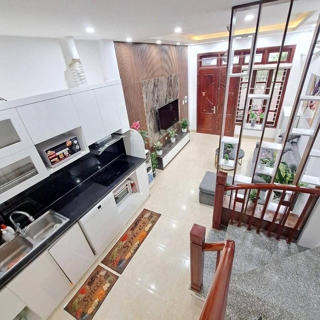 NAM DƯ LĨNH NAMThiết Kế Xịn Mịn - 5 Tầng - Mặt Tiền Rộng Chỉ 6.2 Tỷ 2