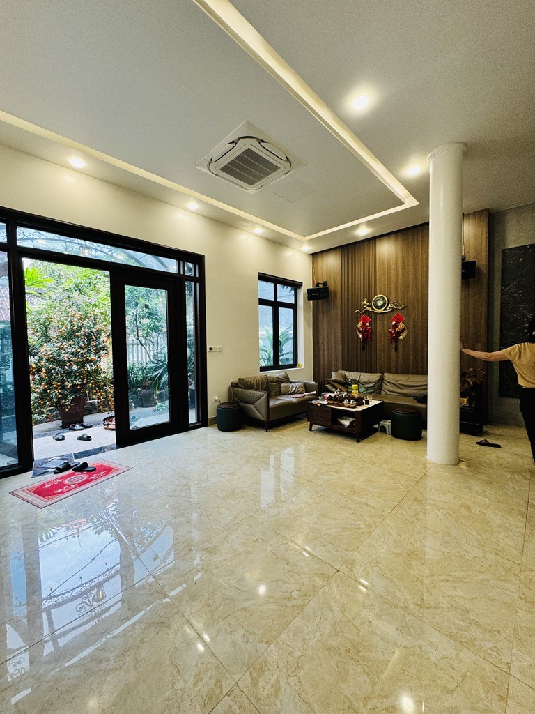 BÁN NHÀ NGỌC THỤY 25 tỷ 200m MẶT TIỀN 12m NGÕ THÔNG,LONG BIÊN 3