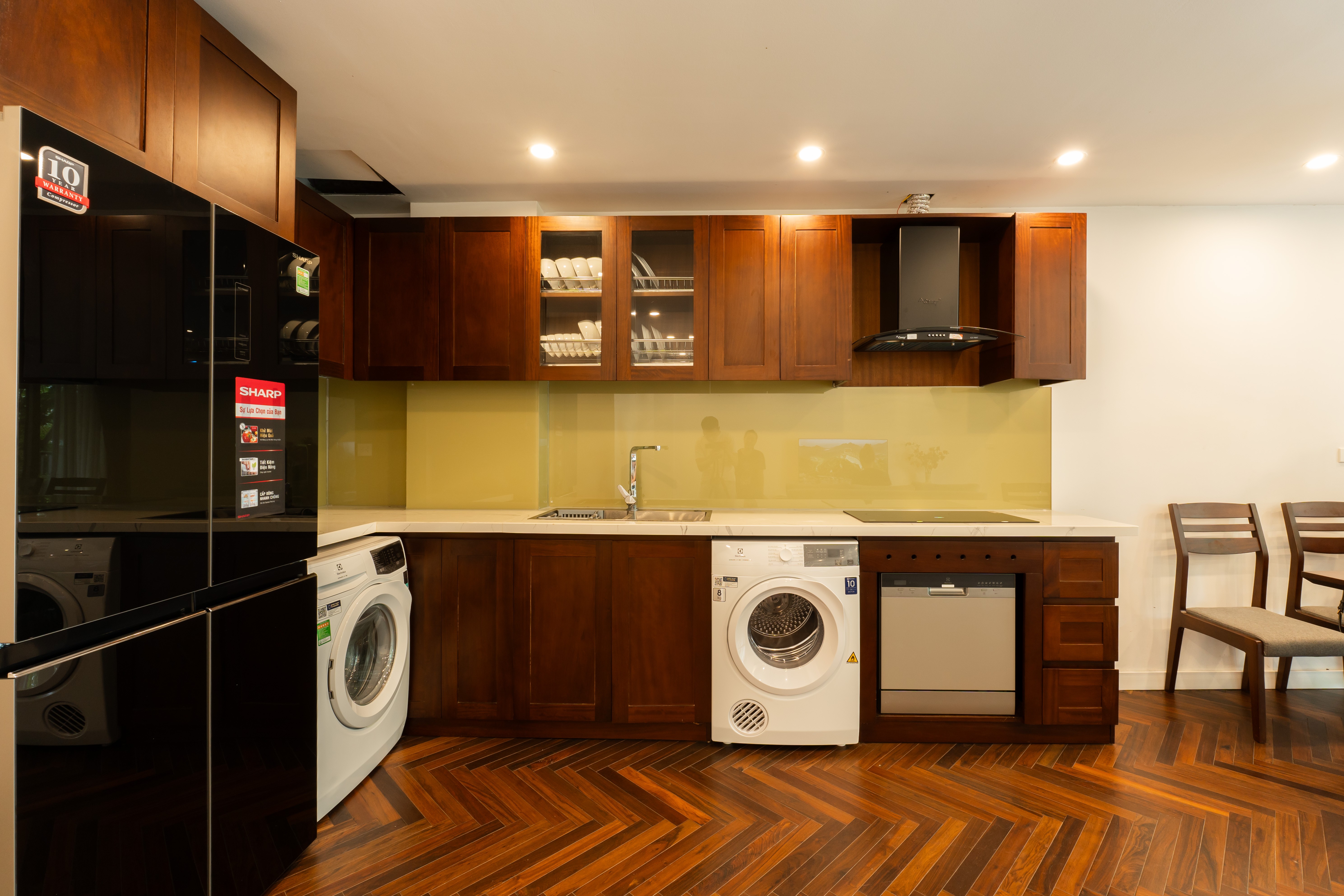 Cho thuê căn hộ 3PN, rộng 120m2 tại Vũ Miên, Tây Hồ, đầy đủ nội thất mới đẹp, hiện đại, cao cấp